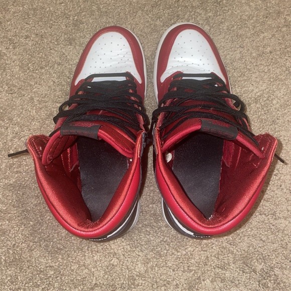 Jordan 1 Retro High OG Satin Red 2020 CD0461-601 Women’s Size 12 Men’s Size 10.5 - Picture 6 of 8